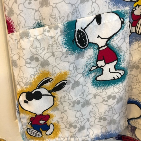 Peanuts Snoopy With Sunglasses Women’s Scrub Top, Size Medium - Picture 3 of 7